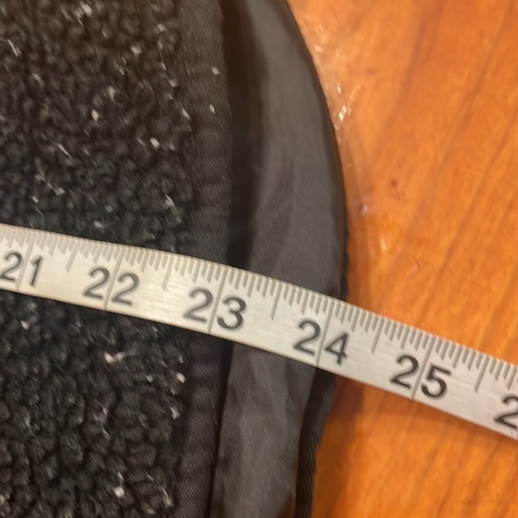 XS Old Navy black insulated sleeveless lined flared hem sweater vest jacket - Picture 14 of 14